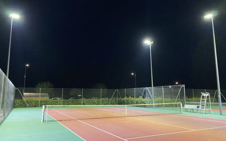 Rénovation de l'éclairage sportif des terrains de tennis de Puy-Guillaume